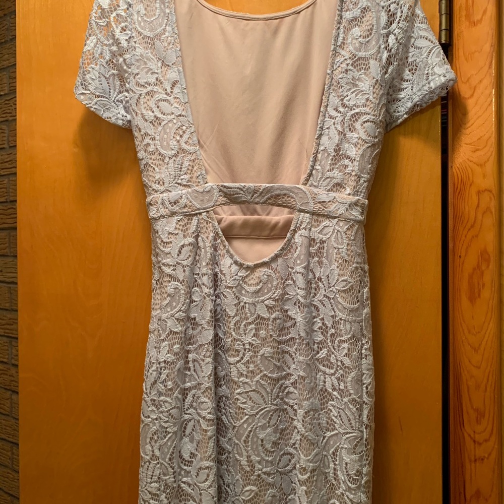 F21 Lace Open-back Dress - Picture 3 of 5